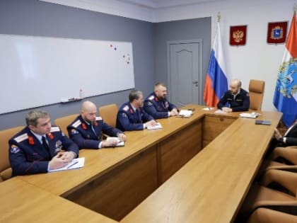 Вячеслав Федорищев провел встречу с атаманом Константином Давитьяном