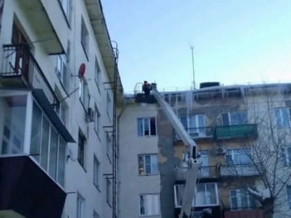 В Сызрани потеплело и коммунальщики потянулись на крыши