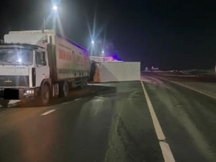 В Самарской области столкнулись три грузовика