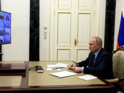 Путин поручил проиндексировать зарплаты бюджетников в январе