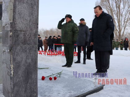 ПОГИБШИХ ЧТЯТ ЖИВЫЕ