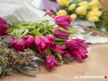 «Это курьер, вам подарок»: мошенники придумали новую схему обмана перед 14 февраля и 8 марта — в чем суть