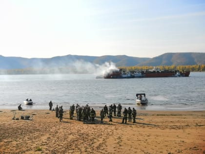 Пожар на сухогрузе в Самарской области потушили