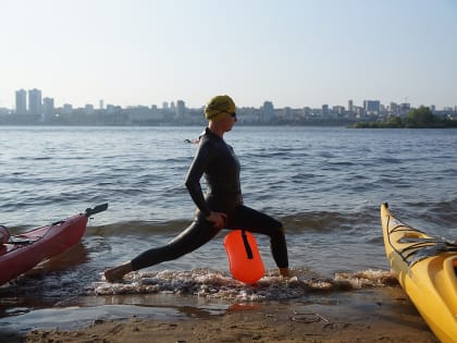 "Нам говорят, что мы чокнутые": в Самаре пловцы отправились в уникальный 181-километровый марафон