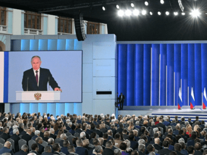 Безопасность и развитие: Дмитрий Азаров прокомментировал послание президента России