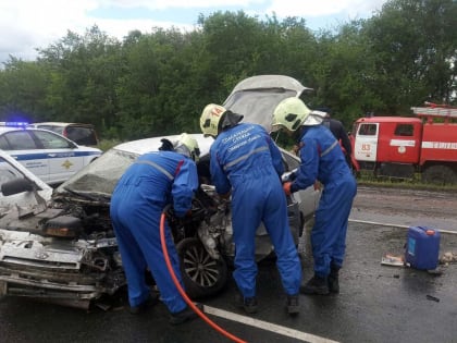 На М-5 в Самарской области легковушка попала под грузовик. Погиб человек