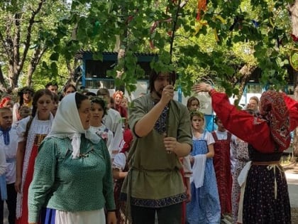 В православном лагере провели Троицкий обряд Самарской губернии