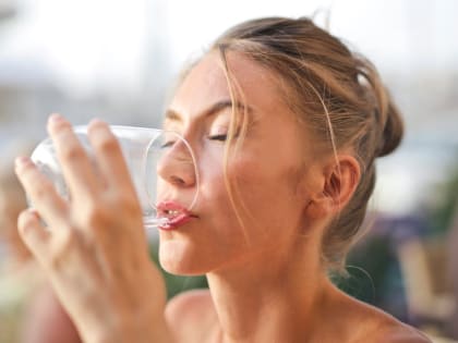 Врач объяснила, кому не стоит налегать на воду