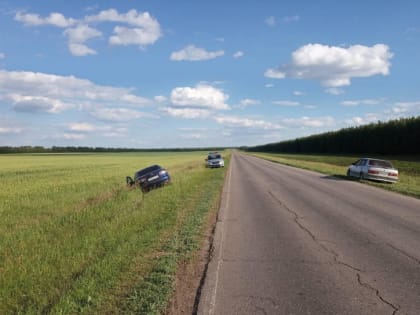 В Борском районе автомобили, чтобы избежать ДТП съехали в кювет, есть пострадавшие