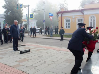 Владимир Колокольцев и руководители УМВД России по Орловской области почтили память погибших сотрудников