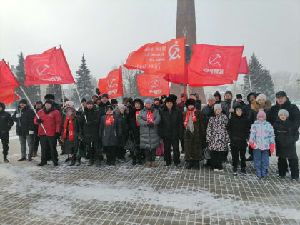 Тольяттинские коммунисты отметили День Советской Армии и Военно-морского флота
