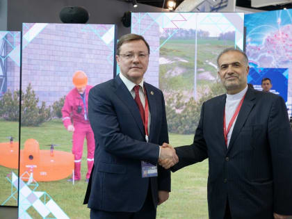 ПМЭФ-2023: губернатор Самарской области Дмитрий Азаров встретился с послом Ирана в России Джалали Каземом