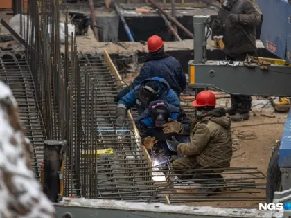 Стоят в два раза дешевле: рабочих из Индии начали завозить на стройки в Россию — поможет ли это победить кадровый голод