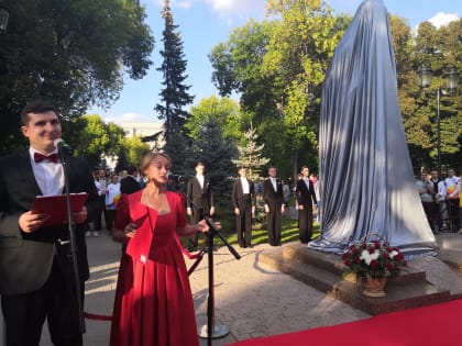 В Самаре презентовали памятник Шостаковичу