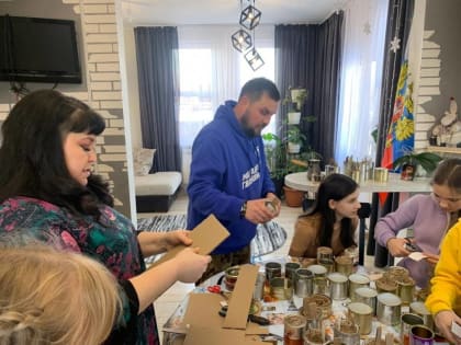 Волонтёры Новокуйбышевска обучают всех желающих  изготовлению блиндажных свечей