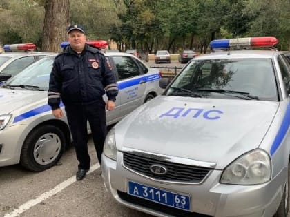 (видео) В Самаре сотрудники ДПС помогли роженице «прорваться» сквозь пробки к роддому