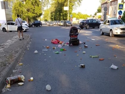 (фото) В Тольятти под машину угодил ребенок с коляской