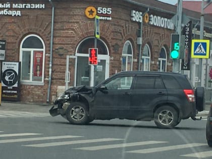 В центре Сызрани владельцы разбитых кроссоверов подсчитывали убытки