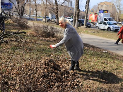 В сквере Первых космонавтов прошел средник