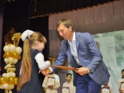 Самарский единоросс отметит именными стипендиями отличников учебы