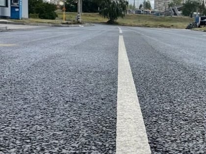 В Тольятти приступили к укладке выравнивающего слоя асфальтобетонного покрытия на улице Революционной
