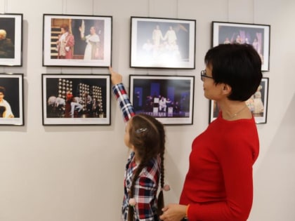 Тольяттинцев приглашают на выставку, посвященную 35-летию драмтеатра