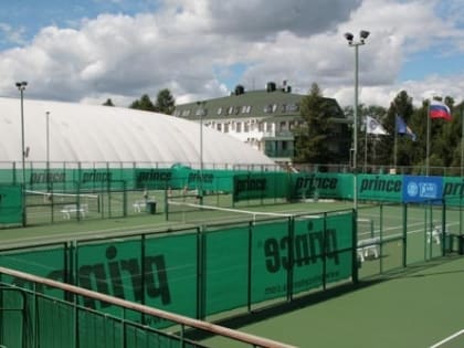 Тольяттинцы вышли в полуфиналы чемпионата области по теннису