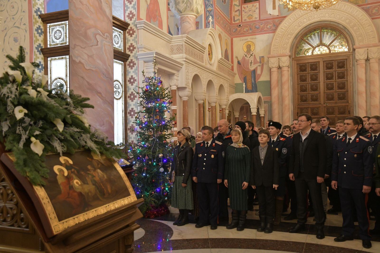 Рождество Христово в Самаре. Губернатор поздравил с Рождеством Христовым. Азаров Рождество. Губернатор Самарской области Азаров на открытии православного храма.