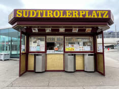 Würstelstand am Südtiroler Platz