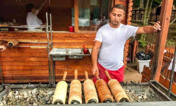 kurtoskalacs-chimney-cake-traditional-hungarian