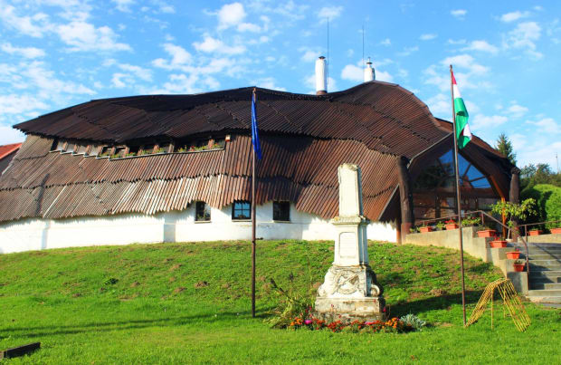 makovecz-community-center-bak