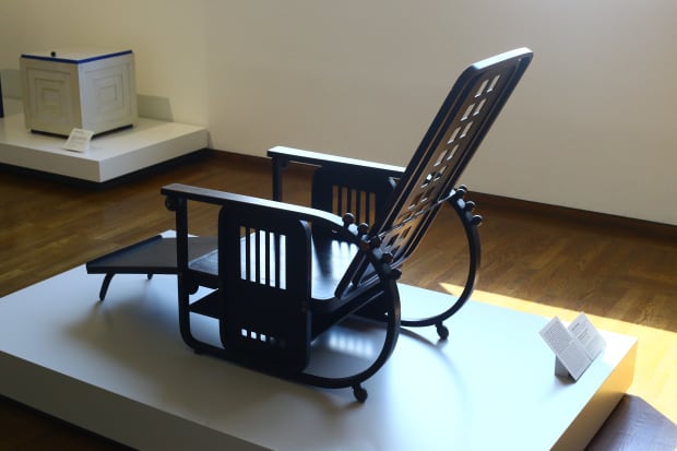 josef hoffmann sitting machine 1905