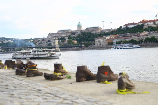 holocaust memorial center budapest shoes on the danube