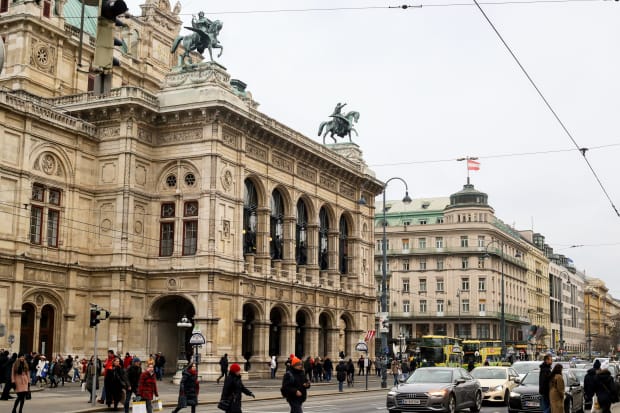 ringstrasse vienna opera house