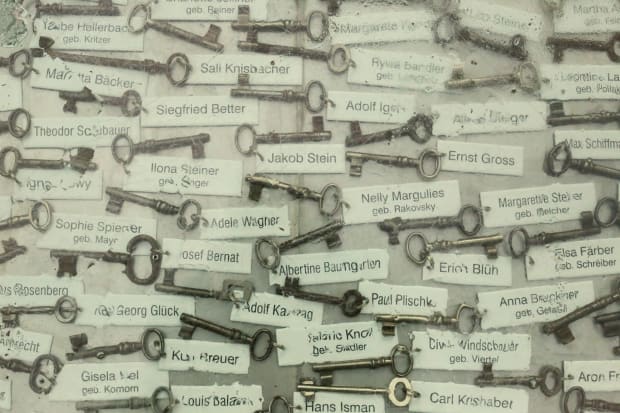 holocaust memorial vienna servitengasse keys of remembrance