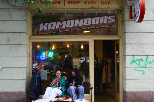 komondors vintage store budapest jewish quarter