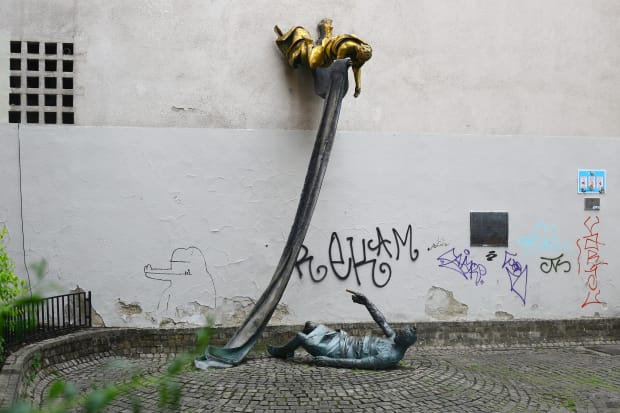 carl lutz memorial budapest jewish quarter