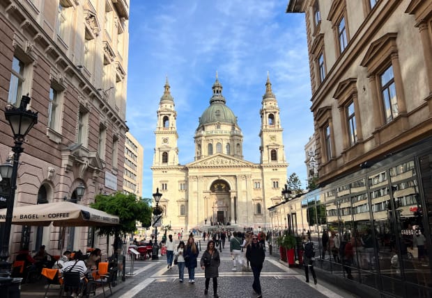 saint stephens basilica budapest facade