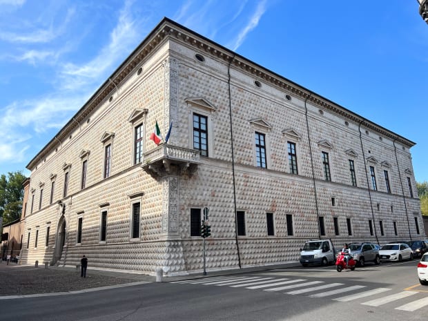 palazzo diamanti ferrara facade