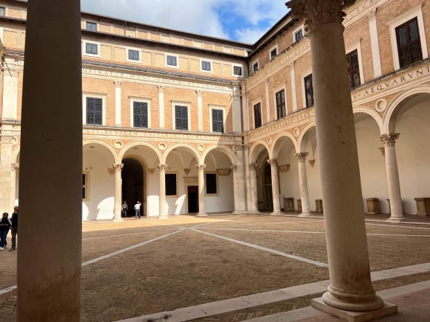 urbino ducal palace courtyard