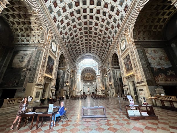 sanandrea church alberti mantua nave barrel vaults
