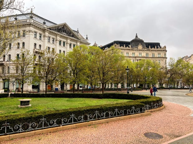 budapest buildings liberty square