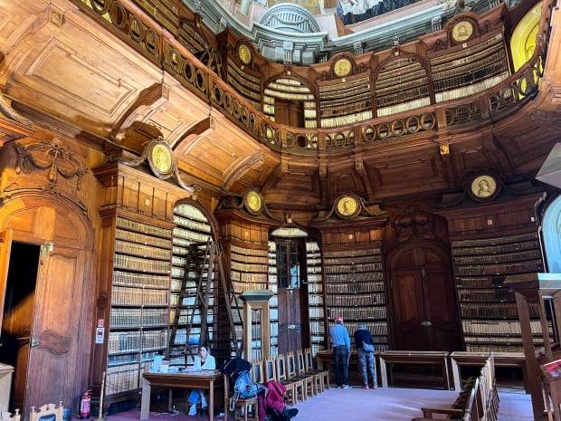 archbishop library eger