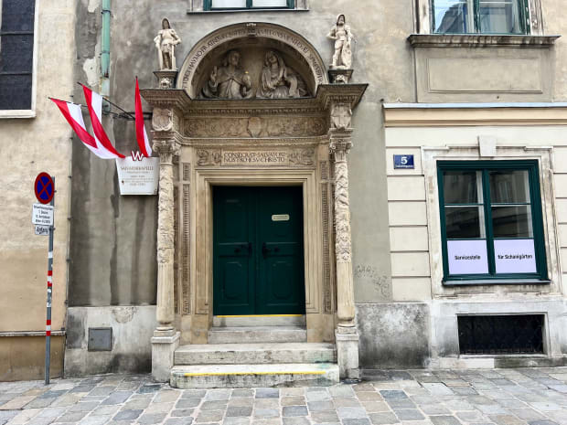 salvatorkirche portal wien