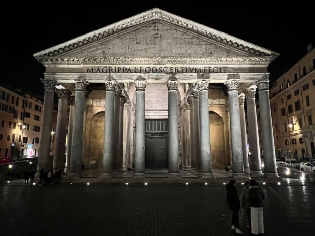 pantheon rome late night