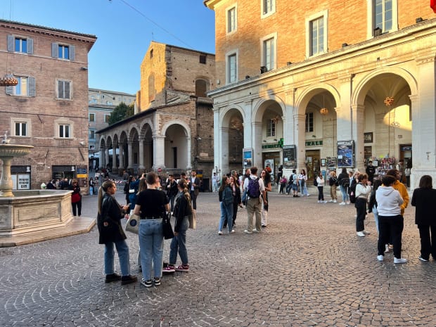 urbino piazza della republica