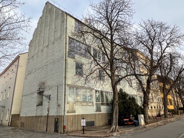 janossy building castle hill