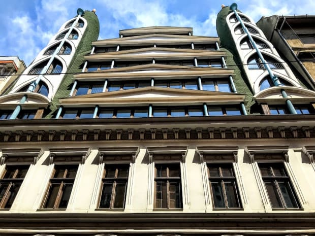 imre-makovecz-building-budapest-szentkiralyi-utca