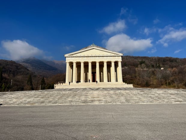 canova church possagno