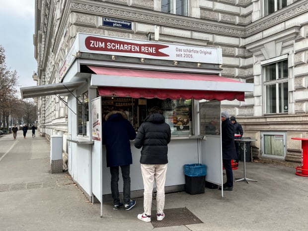 zum scharfen rene wurstelstand vienna 2